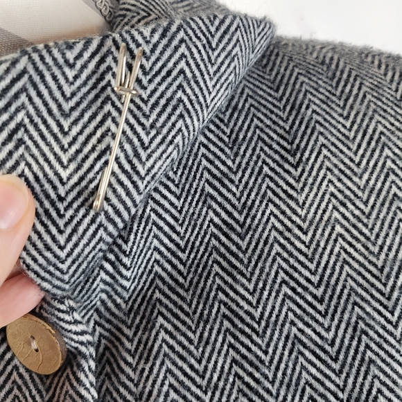 Womens Black Rivet Cropped Jacket Leopard print lining bell/fluted sleeve S Med - Picture 8 of 14